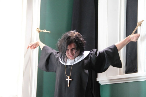 Saint Dracula 3D Photos