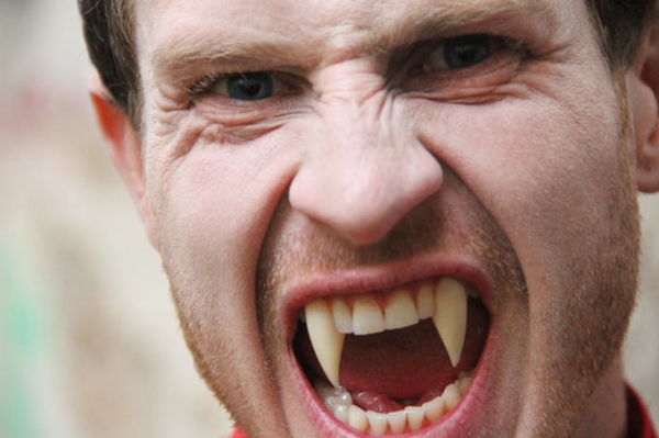 Saint Dracula 3D Photos