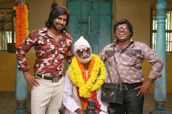 still from Mundaasupatti