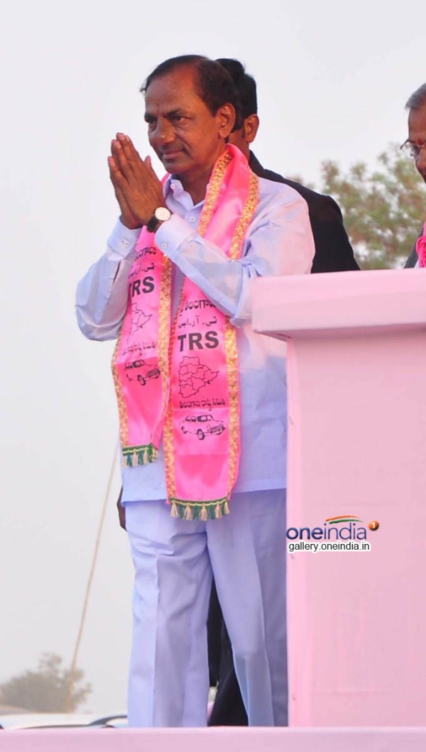 kcr-meeting-jogipeta-medak_1396431893130