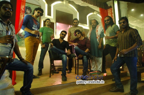 Anjaan Movie