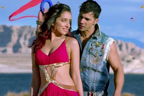 http://photos.filmibeat.com/ph-big/2015/04/shraddha-kapoor-amp;-varun-dhawan_142968648370.jpg