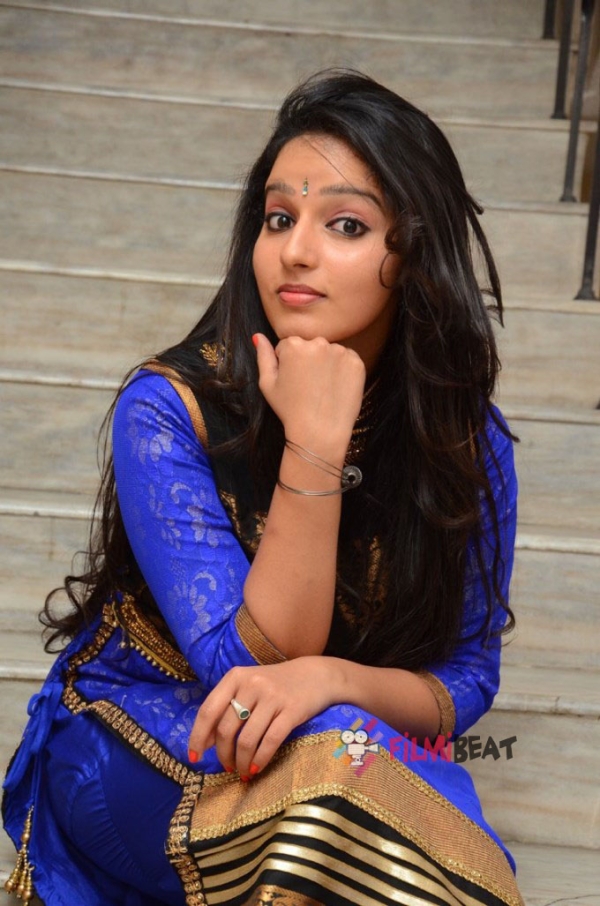 Malavika desktop Wallpapers