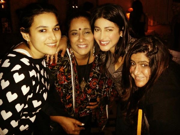 Shruti With Ladies