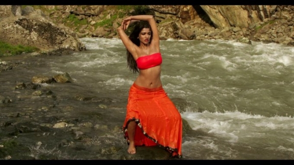 anaika-soti-still-from-satya-2-film_137402847630.jpg