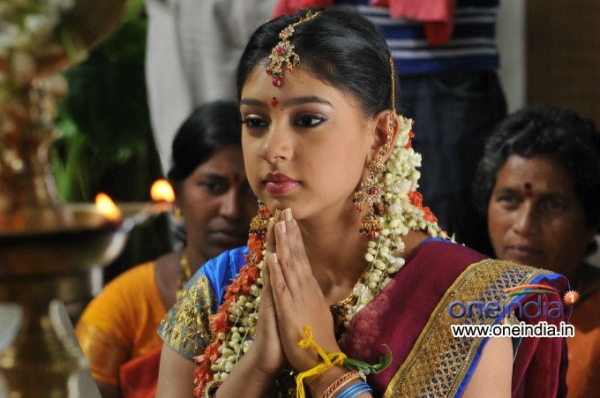 Niti Taylor still from Pelli Pusthakam Movie