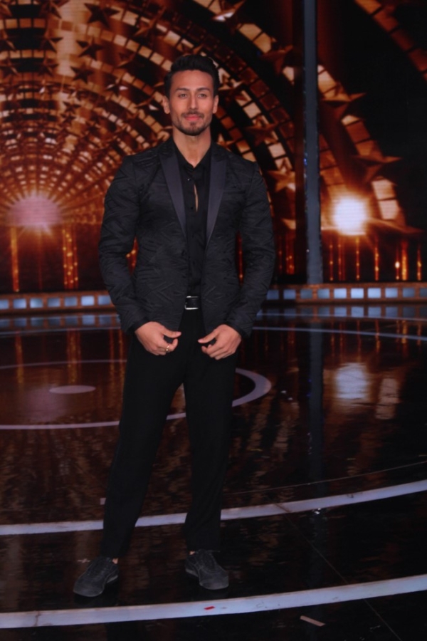 tiger shroff at indias next superstars set